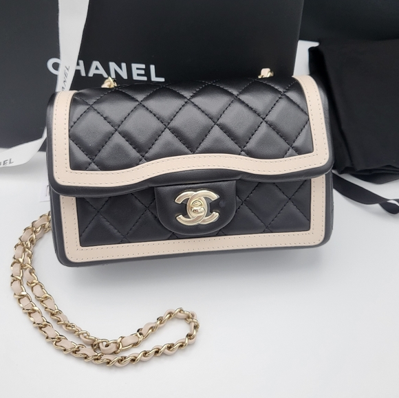 Brand new authentic Chanel two-tone mini flap bag from 23B - Picture 4 of 17